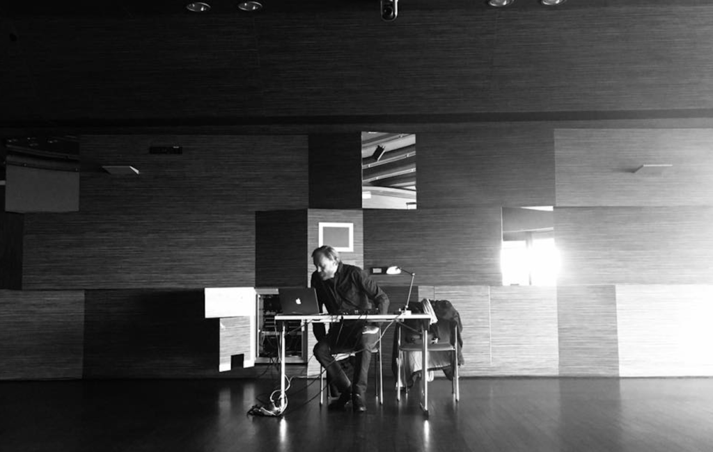 2018 Topografije zvoka Eliane Radigue Emmanuel Holterbach Cankarjev dom